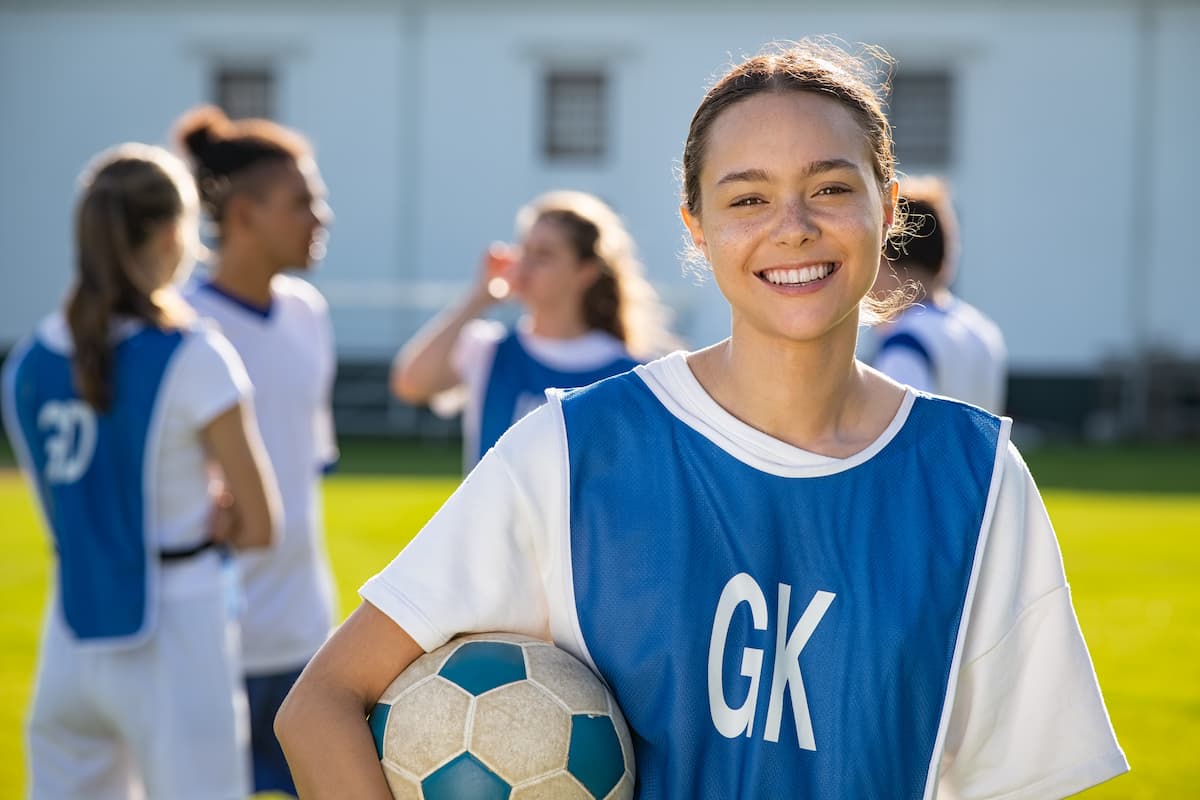 French school with a specific option (sport or activity)