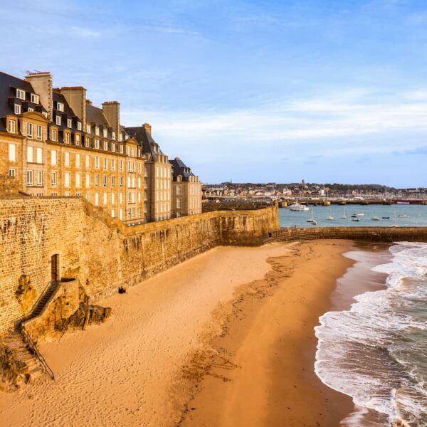 Discover Saint-Malo during an educational language trip for international students.