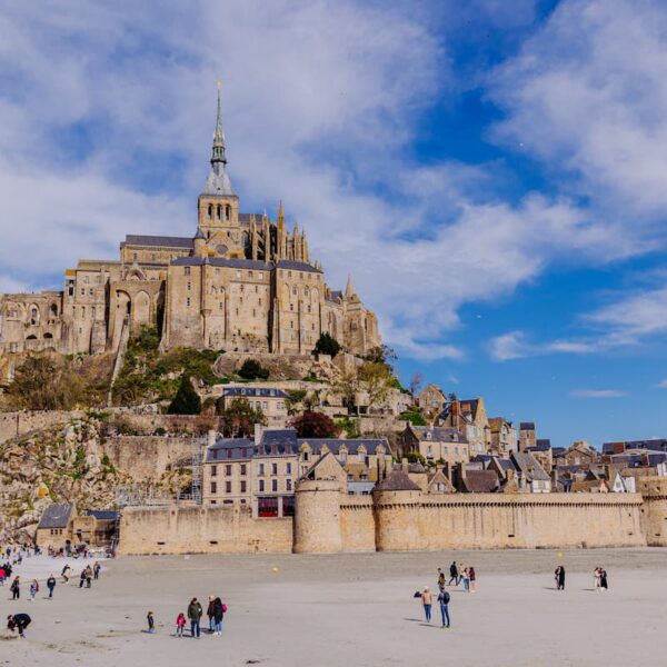 Visit Mont Saint-Michel, historical tour.