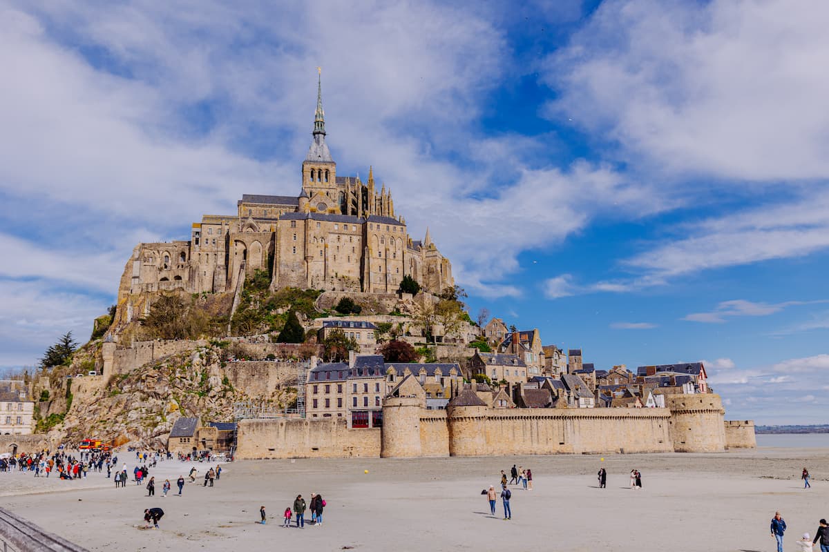 Visit Mont Saint-Michel, historical tour.