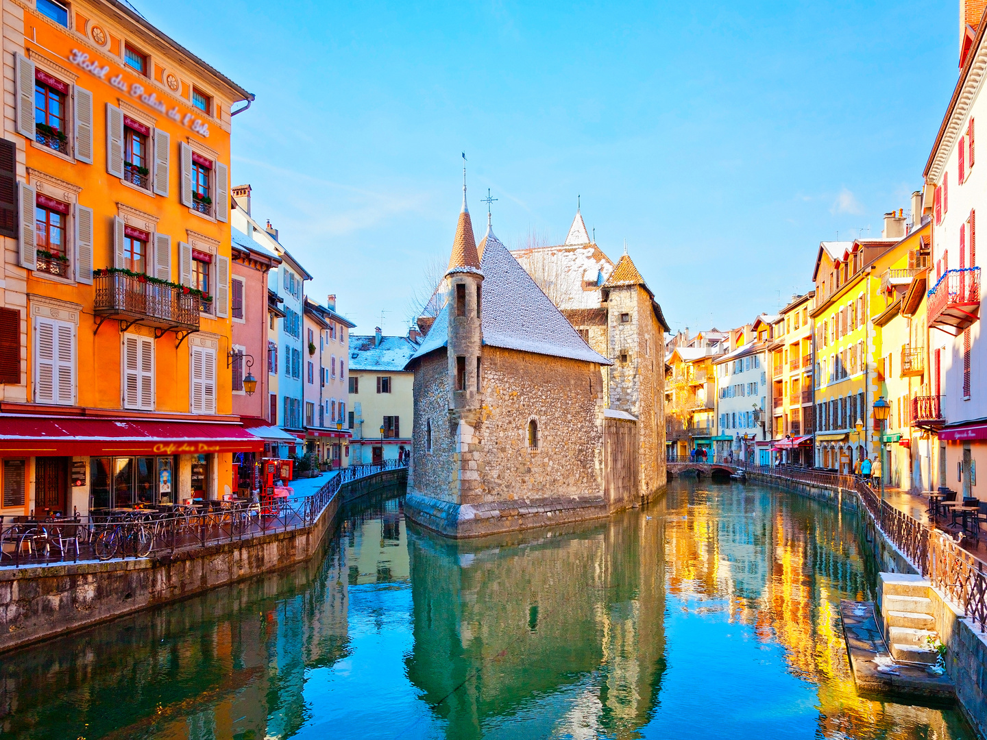 Discover Annecy while a language tour for international students