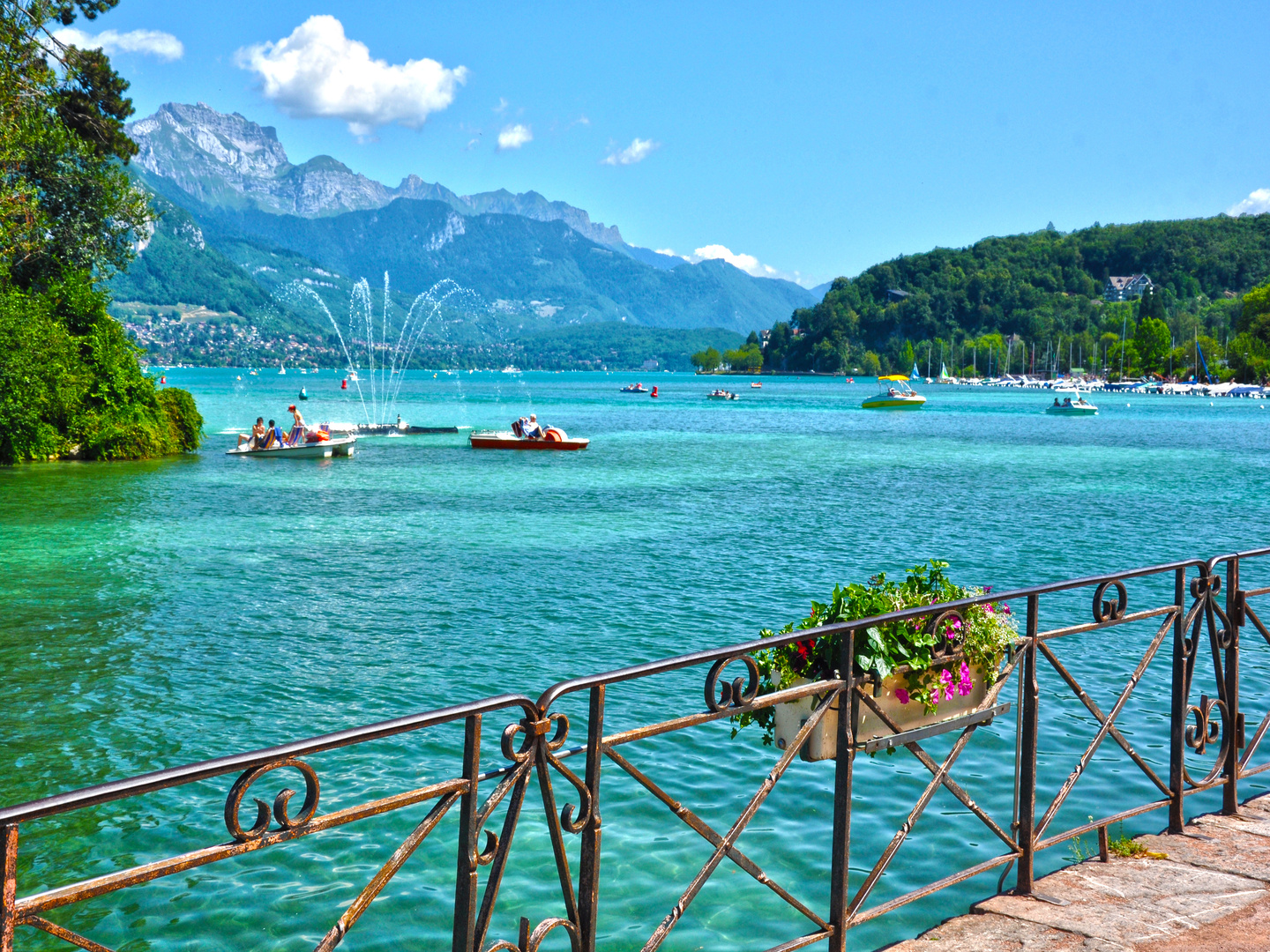 Discover Annecy lake